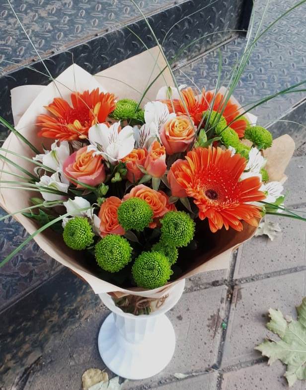 Букет цветов из: Герберы, Хризантемы, Альстромерии и Розы в Апатитах