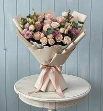 Букет цветов из:  Розы и Лизиантусы в Апатитах