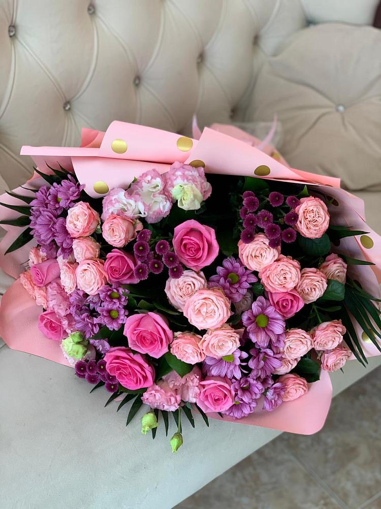 Букет цветов из: Хризантемы, Розы и Лизиантусы в Апатитах