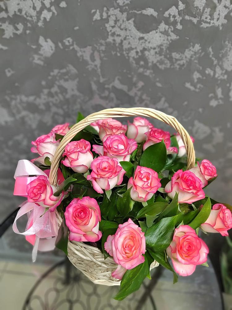 Цветочная композиция из Розы в корзине в Апатитах
