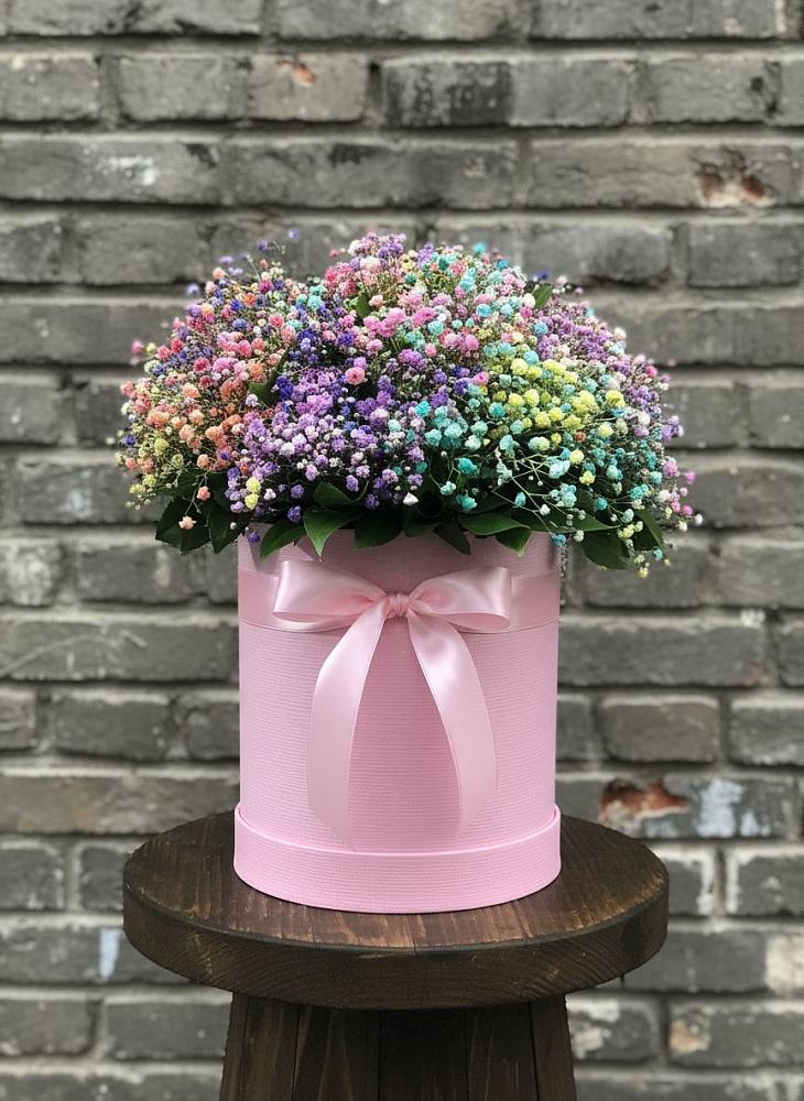 Цветочная композиция из Гипсофила и Розы в шляпной коробке в Апатитах