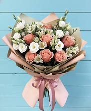 Букет цветов из:  Розы, Альстромерии и Лизиантусы в Апатитах