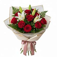 Букет цветов из:  Лилии и Розы в Апатитах