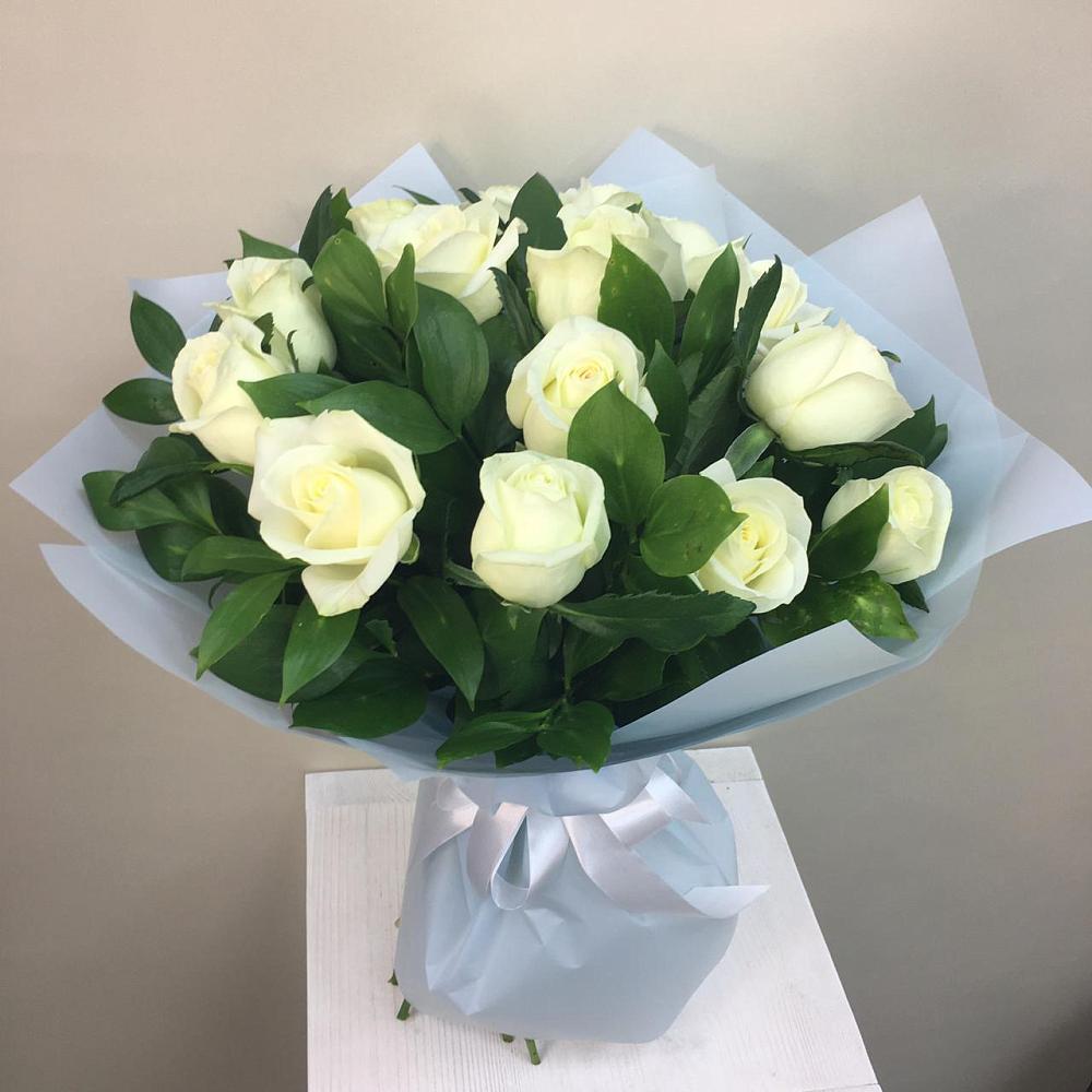 Букет 15 Белых роз Проуд в Апатитах