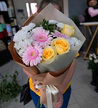 Букет цветов из:  Герберы, Розы и Хризантемы в Апатитах