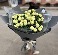 Букет Белые кустовые розы Солинеро в Апатитах