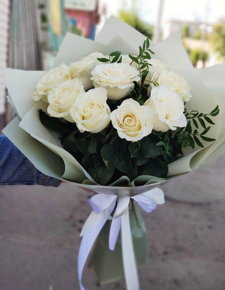 Букет Белые розы Проуд в Апатитах