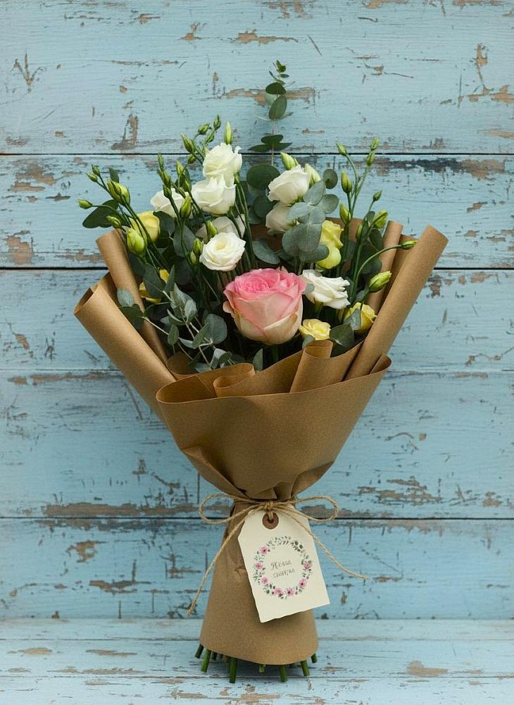 Букет цветов из: Розы и Лизиантусы в Апатитах