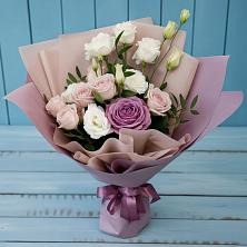 Букет цветов из:  Розы и Лизиантусы в Апатитах