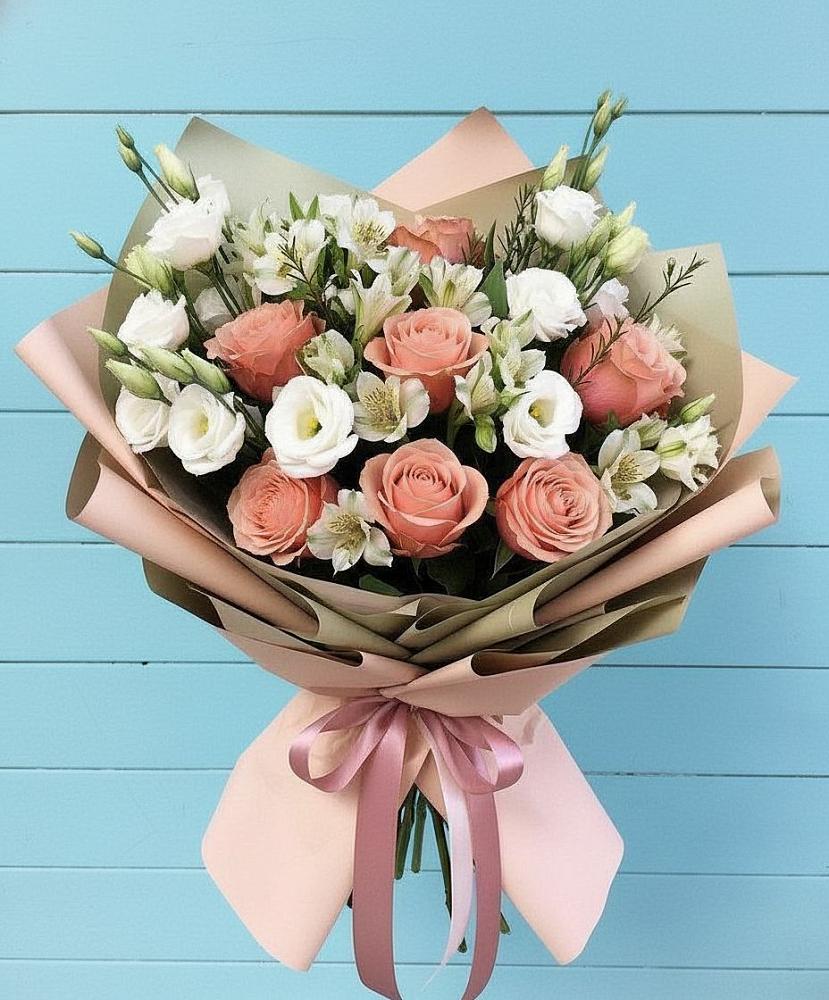 Букет цветов из: Розы, Альстромерии и Лизиантусы в Апатитах