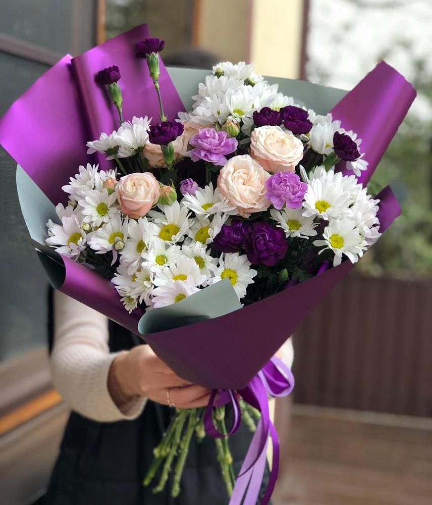 Букет цветов из: Хризантемы, Гвоздики и Розы в Апатитах