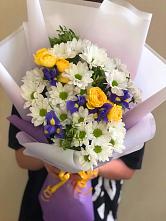 Букет цветов из:  Ирисы, Хризантемы и Розы #REPLACE_PRED# Апатитах