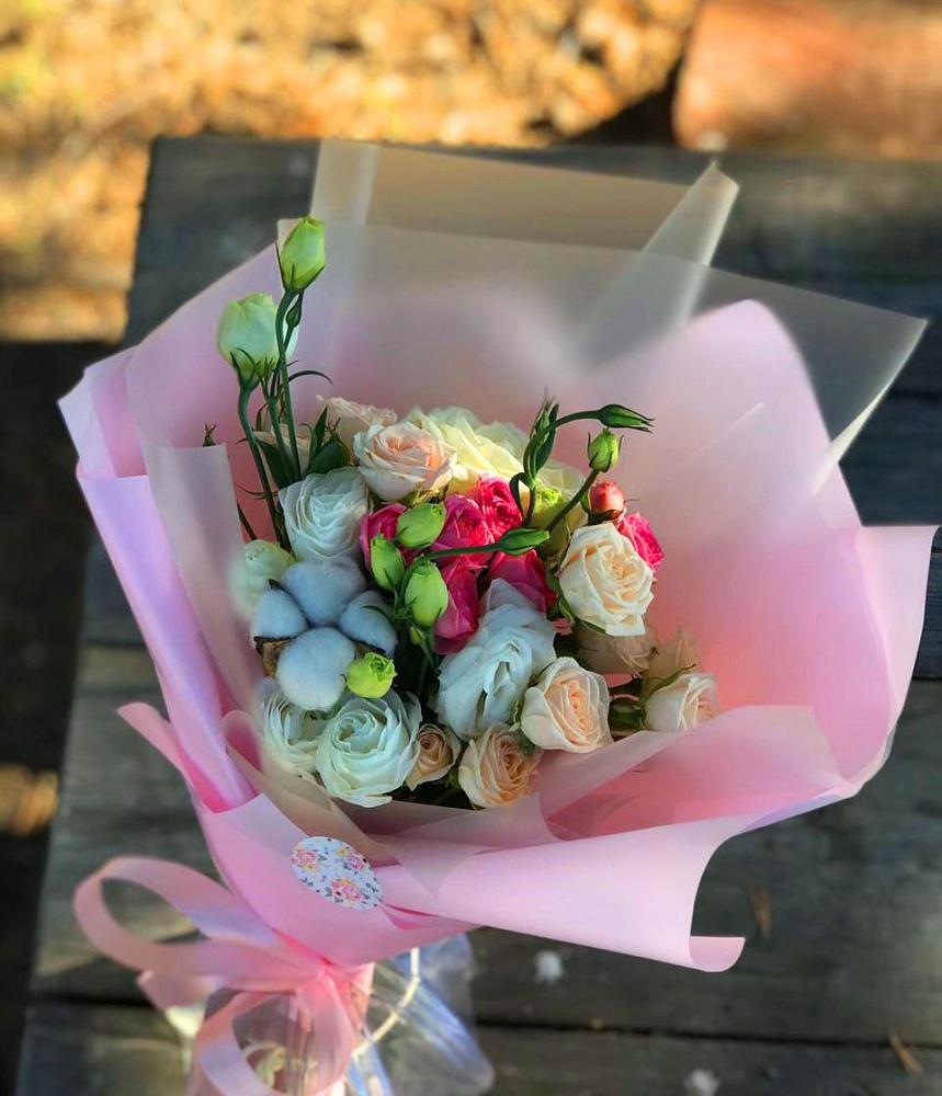 Букет цветов из: Розы и Лизиантусы в Апатитах