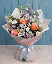 Букет цветов из:  Лизиантусы, Розы, Альстромерии и Гипсофила в Апатитах