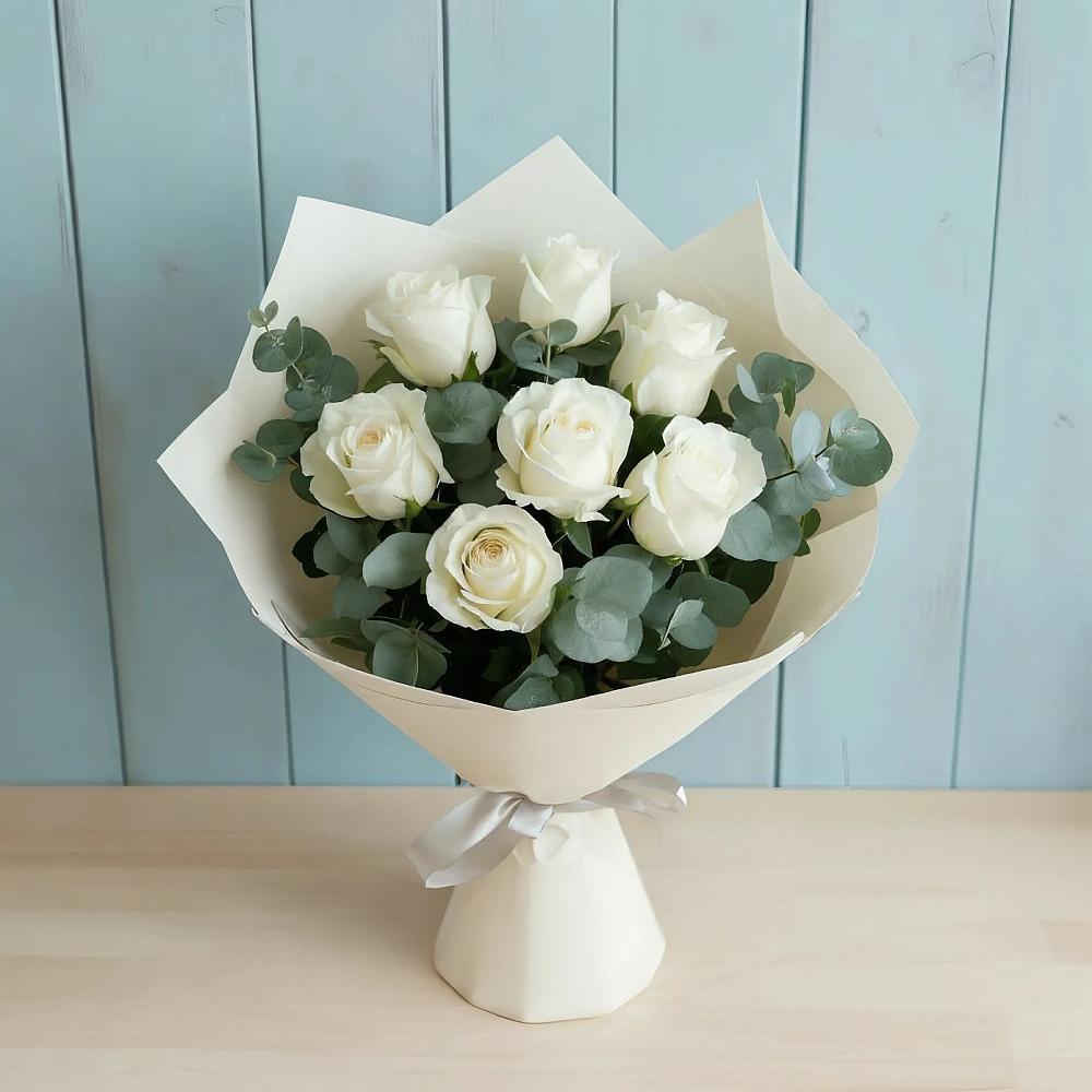 Букет Белые розы в Эвкалипте в Апатитах