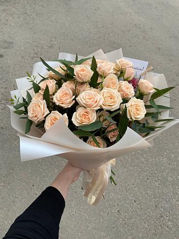 Букет Кремовые розы Латте в Апатитах