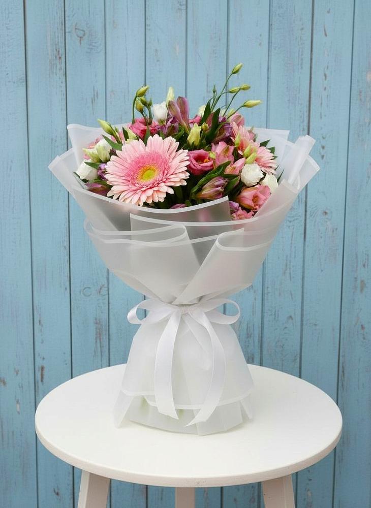 Букет цветов из: Герберы, Альстромерии и Лизиантусы в Апатитах