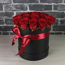 Цветочная композиция из Розы в шляпной коробке в Апатитах