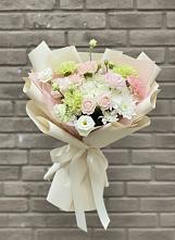 Букет цветов из:  Гвоздики, Розы, Лизиантусы и Хризантемы в Апатитах
