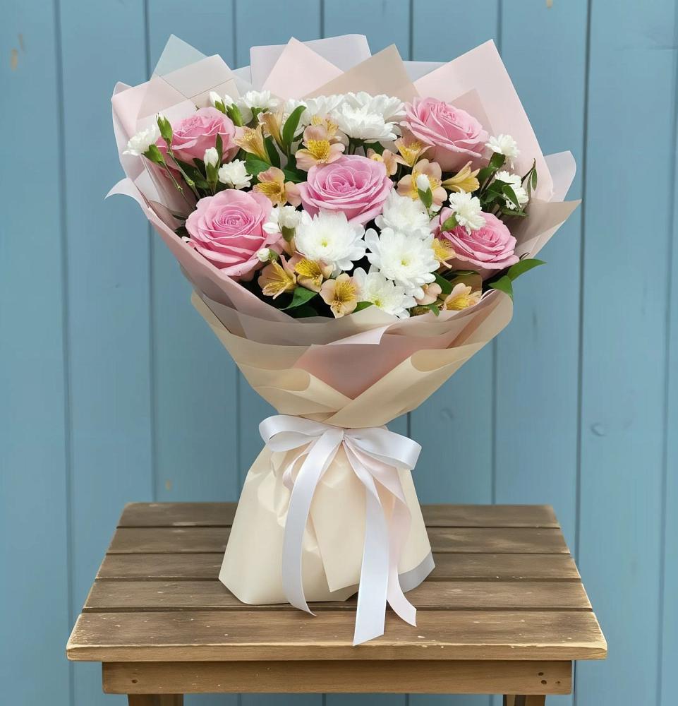 Букет цветов из: Гвоздики, Орхидеи и Розы в Апатитах