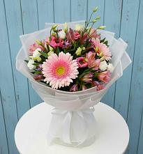 Букет цветов из:  Герберы, Альстромерии и Лизиантусы в Апатитах