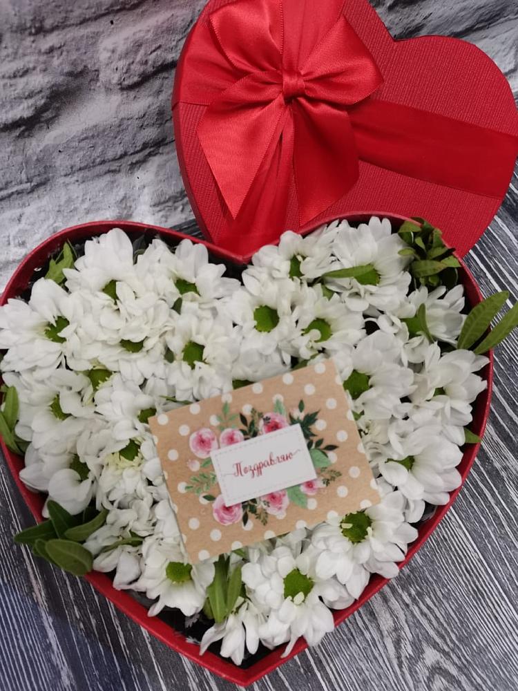 Цветочная композиция из Хризантемы в виде сердца в Апатитах