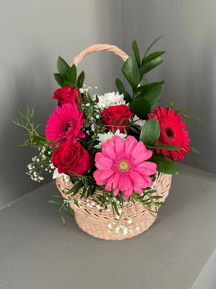 Цветочная композиция из Розы, Хризантемы и Герберы в корзине в Апатитах