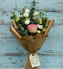 Букет цветов из:  Розы и Лизиантусы в Апатитах