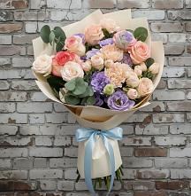 Букет цветов из:  Розы, Лизиантусы и Гвоздики в Апатитах