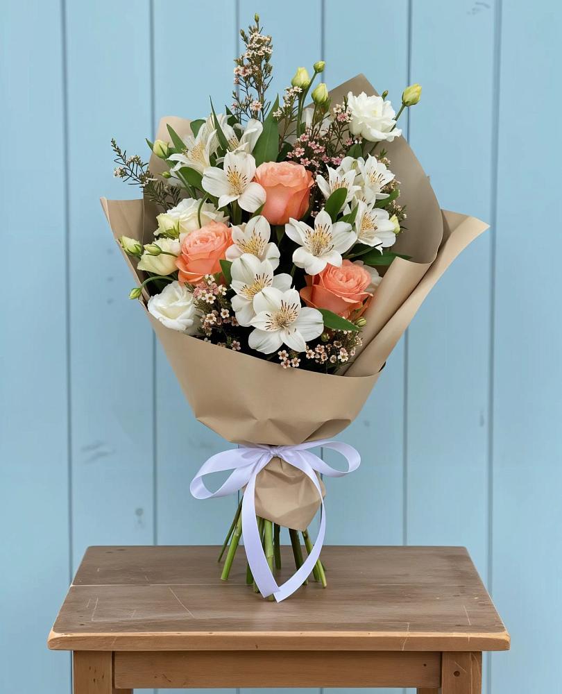 Букет цветов из: Альстромерии, Лизиантусы, Розы и Хризантемы в Апатитах