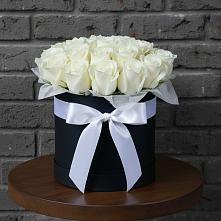 Цветочная композиция из Розы в шляпной коробке в Апатитах