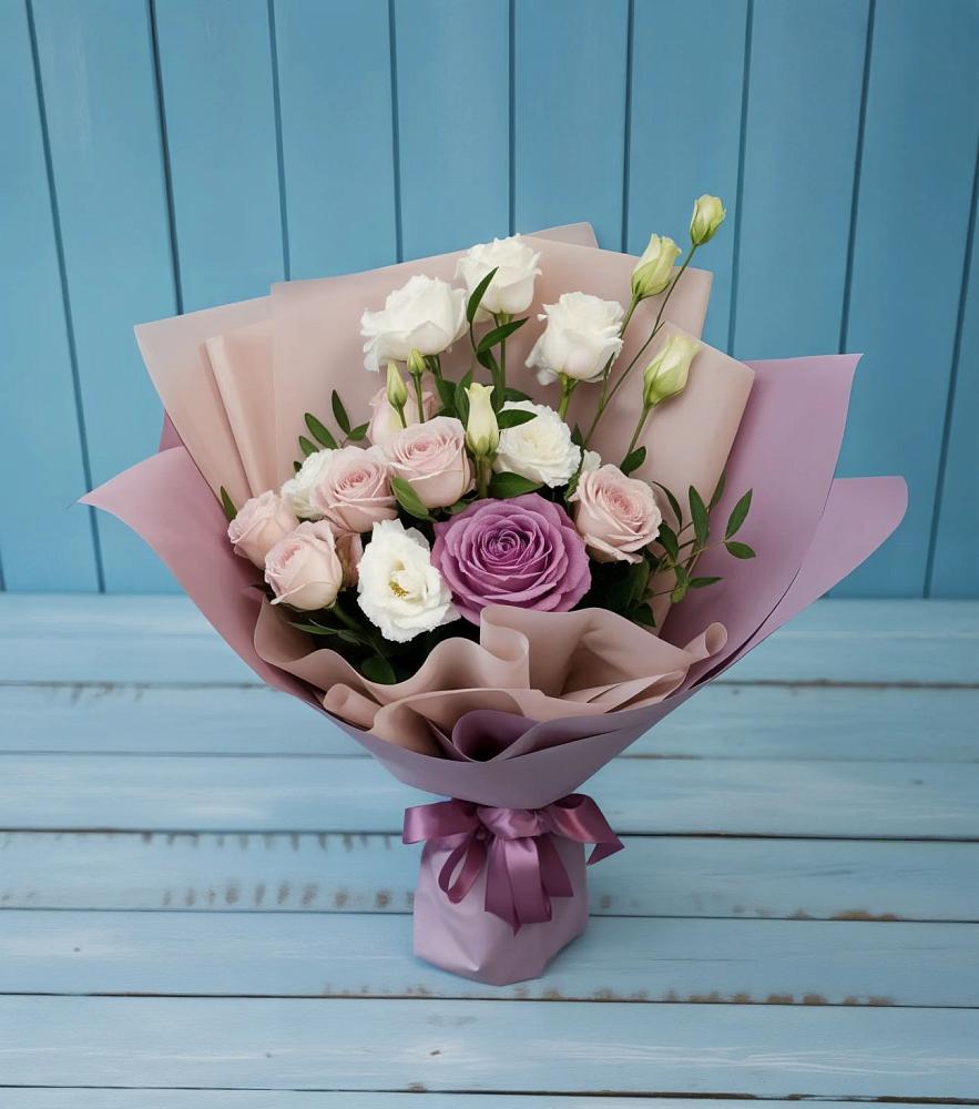 Букет цветов из: Розы и Лизиантусы в Апатитах